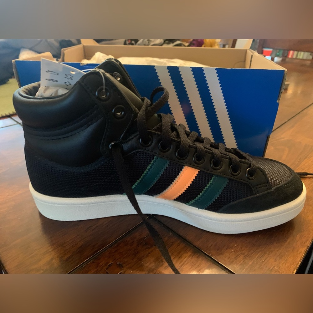 Adidas Americana Hi High Top Sneakers size 6. Brand new never worn